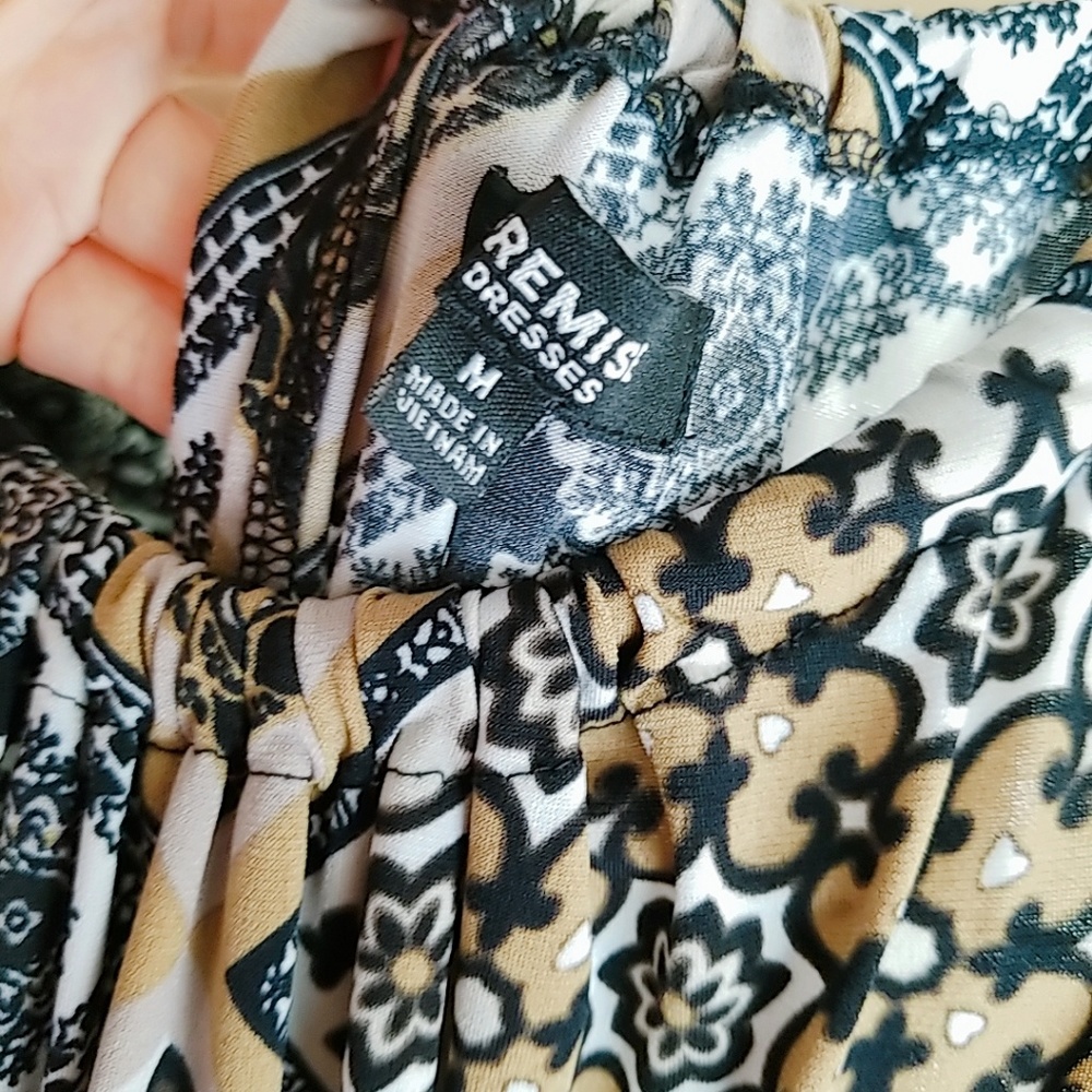 Summer Dresses - Picture 3 of 4
